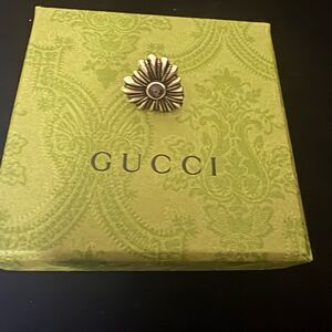 Brand new with box and dustbag Gucci Silver heart  Brooch